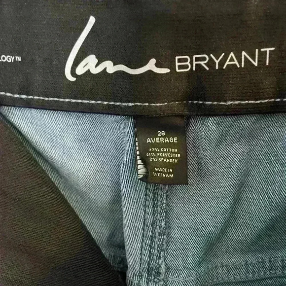 Lane Bryant Bermuda Jean Shorts NWOT - Picture 2 of 9
